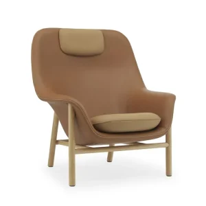 Normann Copenhagen Drape Lounge Chair High Oak H: 103 cm -Ultra-Leder-Brandy / Ultra-Leder-Kamel Sonderangebot