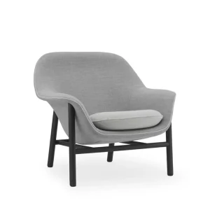 Kostenfreie Lieferung Normann Copenhagen Drape Lounge Chair Low Oak H: 85 cm – Remix 113 / Hallingdal 0100