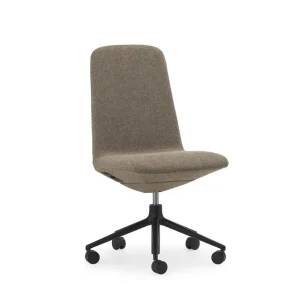 Echt Normann Copenhagen Off Chair Low mit Rollen H: 100,8 cm – Schwarz/Hallingdal 270