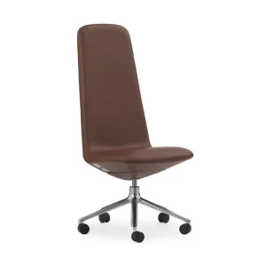 Neuheit Normann Copenhagen Off Chair High mit Rollen H: 124,8 cm – Aluminium/Ultra-Leder Cognac