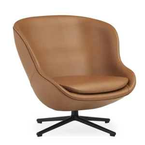 Normann Copenhagen Hyg Low Lounge Chair SH: 40 cm – Brandy-Leder/Schwarzes Aluminium Sale