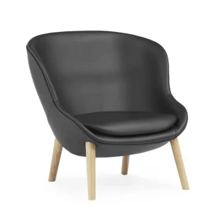 Normann Copenhagen Hyg Low Lounge Chair SH: 40 cm – Schwarzes Leder/Eiche Versand Am Gleichen Tag