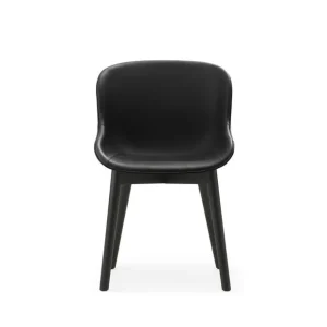 Normann Copenhagen Hyg Esszimmerstuhl, vollständig gepolstert, SH: 46 cm – schwarzes Leder/schwarze Eiche Markenprodukt