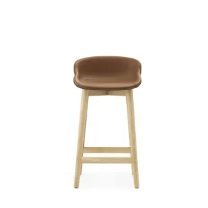 Garantierte Lieferung Normann Copenhagen Hyg Barhocker Voll gepolstert SH: 65 cm – Brandy Leder/Eiche